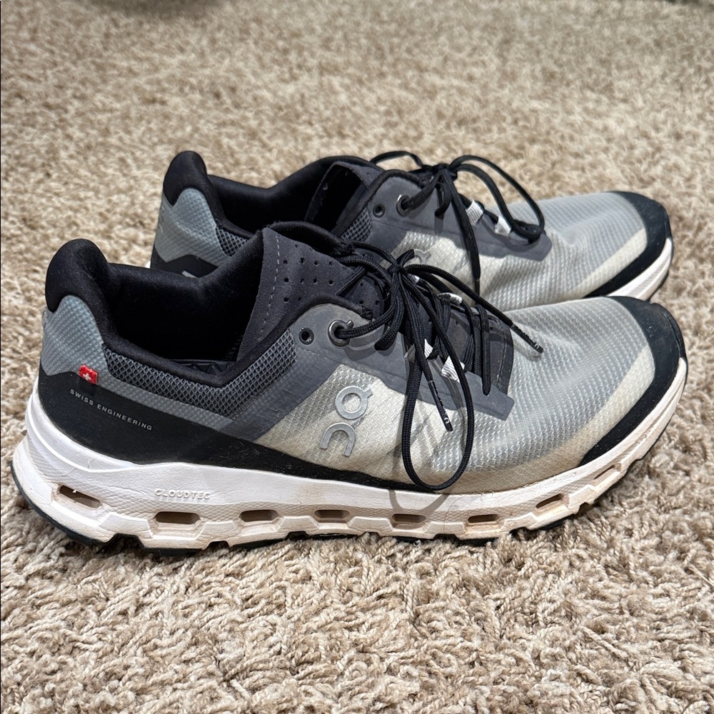 On Cloud Vista women’s running shoes